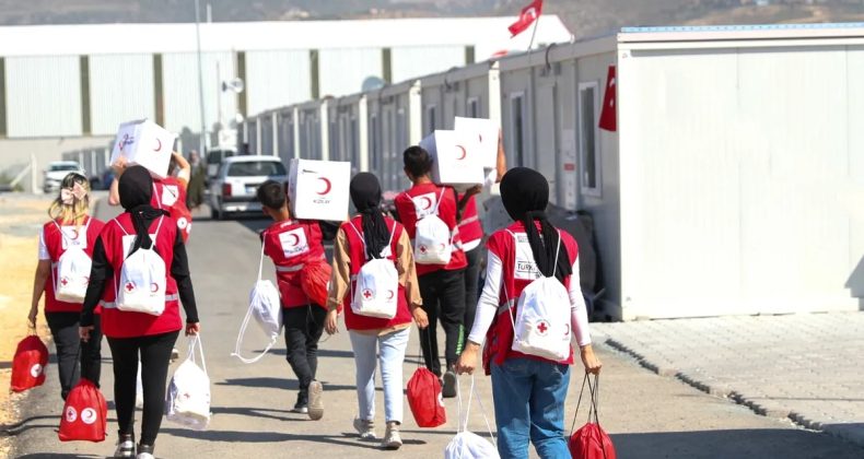 6 Şubat Depremlerinin &Uuml;&ccedil;&uuml;nc&uuml; Yıld&ouml;n&uuml;m&uuml;: Kızılay, Deprem B&ouml;lgesindeki Desteklerini S&uuml;rd&uuml;recek