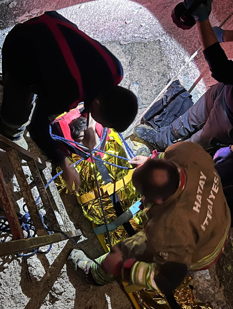 Asansör boşluğuna düşen kişi