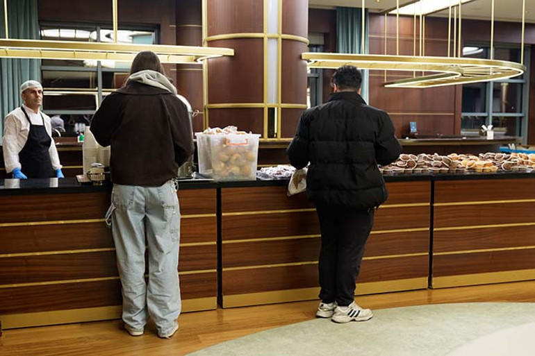 Kütüphane Sadece Öğrenciler İçin Değil