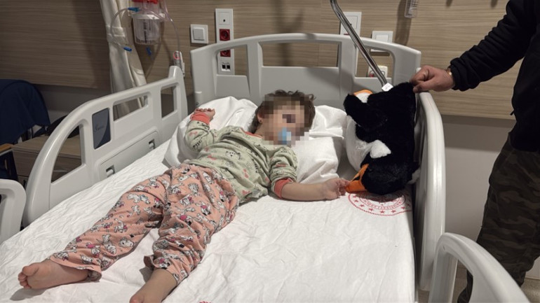 Hastanede tedavi altına alınan baba ve kızı