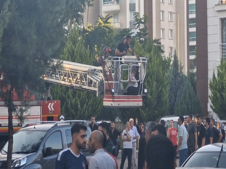 Yangına müdahale eden itfaiye