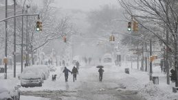 ABD'de Kar Fırtınası Hayatı Durdurdu: 10 Binden Fazla U&ccedil;uş İptal Edildi!