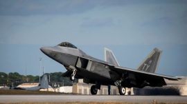 ABD'den Gerilimi Tırmandıracak Hamle: 12 F-22 U&ccedil;ağı İsrail'e İndi!