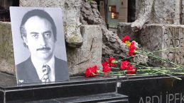 Abdi İpek&ccedil;i &ouml;l&uuml;m&uuml;n&uuml;n 47. yılında anıldı