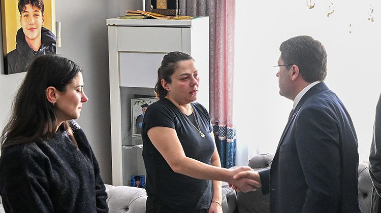 Adalet Bakanı Tun&ccedil;, Atlas &Ccedil;ağlayan'ın Ailesini Ziyaret Etti