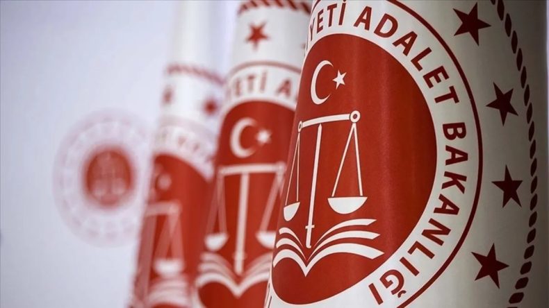 Adalet Bakanlığı'nda Devir Teslim T&ouml;reni: Bakan Akın G&uuml;rlek G&ouml;reve Başlıyor