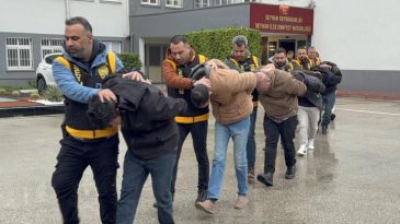 Adana'da Dubl&ouml;rlerle 10 Milyonluk Dolandırıcılık: 12 Kişi Tutuklandı