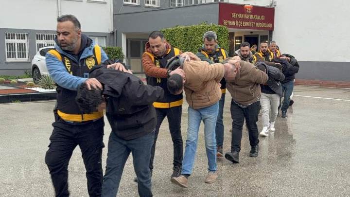 Adana'da Dubl&ouml;rlerle 10 Milyonluk Dolandırıcılık: 12 Kişi Tutuklandı