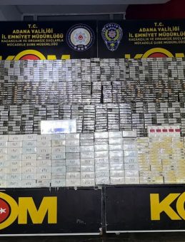 Adana'da ka&ccedil;ak&ccedil;ılık operasyonu: 3 &ccedil;uvaldan 14 bin paket ka&ccedil;a sigara &ccedil;ıktı