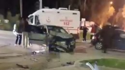 Adana'da Korkun&ccedil; Kaza! Kamyonet ve Otomobil &Ccedil;arpıştı: 1'i Ağır 3 Yaralı