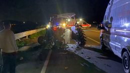 Adana'da Otomobil ile Trakt&ouml;r &Ccedil;arpıştı: 1'i Ağır 6 Kişi Yaralandı