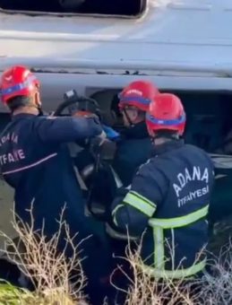 Adana'da Üzücü Kaza: Öğrenci Servisi Şarampole Uçtu! 2'si Ağır, 9 Yaralı