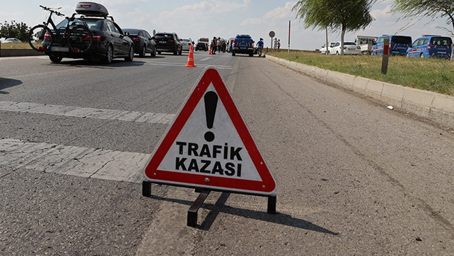 Ağrı'da Yolcu Otob&uuml;s&uuml; Devrildi: 16 Kişi Yaralandı