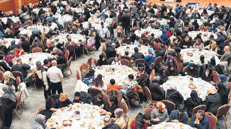 AK Parti İstanbul Teşkilatı, Komşularıyla İftarda Bir Araya Geldi