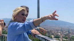 AK Partili Şebnem Bursalı&rsquo;dan İzmir Limanı a&ccedil;ıklaması: Vakıf taşınmazlarında s&uuml;re&ccedil; hukuki, ama&ccedil; g&uuml;&ccedil;l&uuml; rekabet