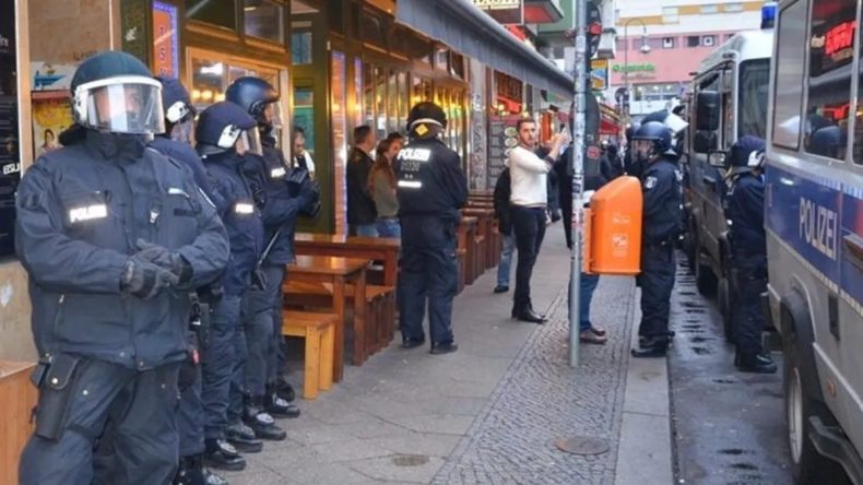 Almanya'da Skandal! Bilet Kontrol&uuml; Yapan T&uuml;rk Kond&uuml;kt&ouml;r Hayatını Kaybetti