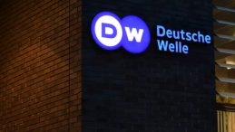Almanya&rsquo;da B&uuml;t&ccedil;e Kesintileri Medyayı Vurdu: Deutsche Welle Kadrolarını Tasfiye Ediyor