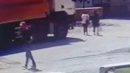 Ankara'da Kamyonla İki Kız Kardeşin &Ouml;l&uuml;m&uuml;ne Sebep Olan S&uuml;r&uuml;c&uuml; İ&ccedil;in Davada Rapor Bekleniyor