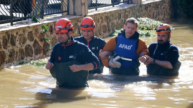 Antalya'da 24 Saate 74,4 Kilogram Yağış Düştü!