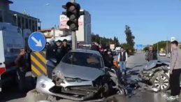Antalya'da Feci Kaza: S&uuml;r&uuml;c&uuml;ler Yaralı!