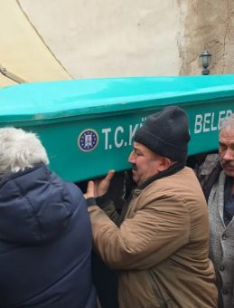 Antalya'daki Otob&uuml;s Kazasında Hayatını Kaybeden S&uuml;r&uuml;c&uuml; Memleketi K&uuml;tahya'da Son Yolculuğuna Uğurlandı