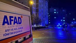 Apartmanda ger&ccedil;ekleşen b&ouml;cek ila&ccedil;laması sonucu 12 kişi hastanelik oldu