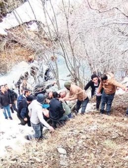 Ara&ccedil; Dereye D&uuml;şt&uuml;: 3 Hayatını Kaybetti