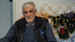 Aracını Park Ettiği Yer K&acirc;busa D&ouml;n&uuml;şt&uuml;! Pencereden G&ouml;r&uuml;nce Fenalaştı: Satılsa Bağımıza Gelmeyecekti