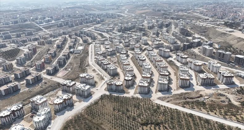 Asrın felaketinin yaraları "asrın inşası" ile sarıldı! Deprem b&ouml;lgesine 3 yılda 3,6 trilyon TL harcandı