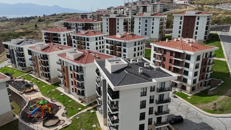 Asrın İnşasının &Ouml;rneği Yok