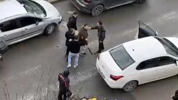 Ataşehir'de Trafik Kavgası: Sopalarla Darbettiler! 1 Kişi Yaralandı