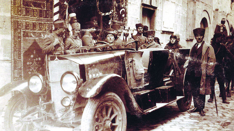 Atat&uuml;rk Fotoğrafları Hikayeleriyle Buluştu