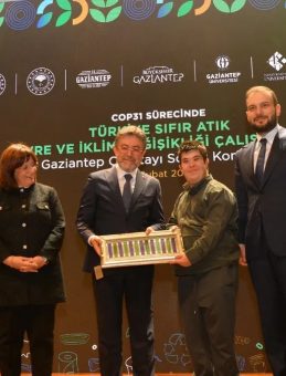 Atıklardan Orijinal Tasarımlar: "Doğanın Sahibi Değil, Paydaşıyız"
