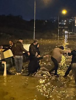 Aydın&rsquo;da Yolcu Minib&uuml;s&uuml; Suya G&ouml;m&uuml;ld&uuml;! 20 Kişi Kurtarıldı