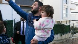 Baba ile 14 Aylık Bebeğinin Darbedildiği Olayda Ş&uuml;phelilerden Şaşırtan İfade: &Ccedil;ocuğu Fark Etmedim