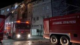 Bağcılar&rsquo;da Karton Bardak İmalathanesinde Yangın &Ccedil;ıktı