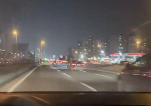 Bah&ccedil;elievler'de Trafikte Makas Attıkları Anlar Sosyal Medyada Yayınlanan 2 S&uuml;r&uuml;c&uuml; Yakalandı