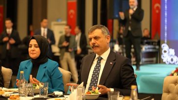 Bakan &Ccedil;ift&ccedil;i &Ccedil;orum&rsquo;da iftar sofrasında konuştu: "Kararlı y&uuml;r&uuml;y&uuml;ş&uuml;m&uuml;z&uuml; kimse durduramayacak"