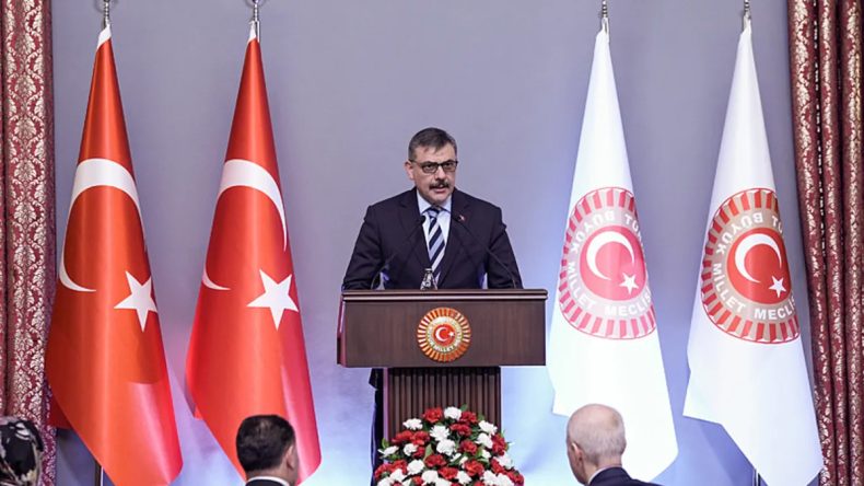 Bakan &Ccedil;ift&ccedil;i: "Şehit Ailelerimizin Yanında Olmayı Onur Kabul Ediyoruz"