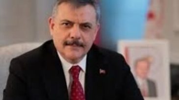 Bakan &Ccedil;ift&ccedil;i'den 28 Şubat Mesajı: Millet İradesine Saygı Duyuyoruz