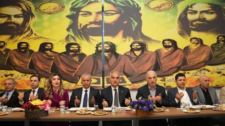 Bakan Ersoy Alevi-Bektaşi dedeleri ve canlarla Hızır lokmasında buluştu