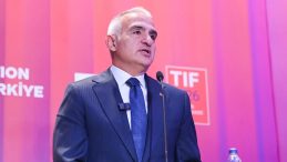 Bakan Ersoy Duyurdu: Turizm Hedefi 68 Milyar Dolar Gelir