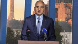 Bakan Ersoy: Vakıflar g&uuml;nde 100 bin vatandaşımıza iftar veriyor