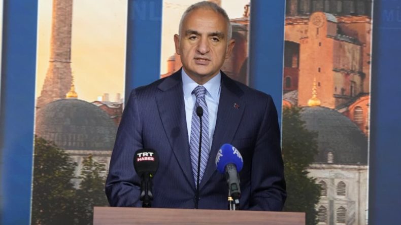 Bakan Ersoy: Vakıflar günde 100 bin vatandaşımıza iftar veriyor