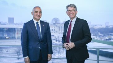 Bakan Ersoy ve Alman Bakan Weimer sergi &ouml;ncesi buluştu