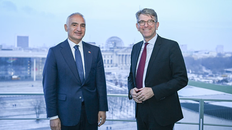 Bakan Ersoy ve Alman Bakan Weimer sergi &ouml;ncesi buluştu