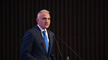 Bakan Ersoy Yeni Destek Modelini A&ccedil;ıkladı: Yurt Dışında Yayınlanan Dizilere 100 Bin Dolar!