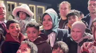 Bakan G&ouml;ktaş, &Ccedil;ocuklarla Bir Araya Gelerek İlahi Okudu