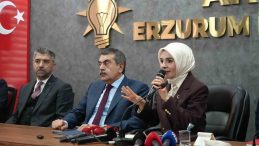 Bakan G&ouml;ktaş: "Deprem Turisti Değiliz, S&uuml;rekli Oradayız"