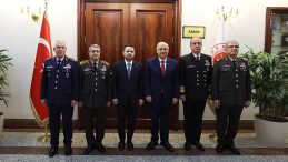 Bakan G&uuml;ler'den Akın G&uuml;rlek'e Ziyaret